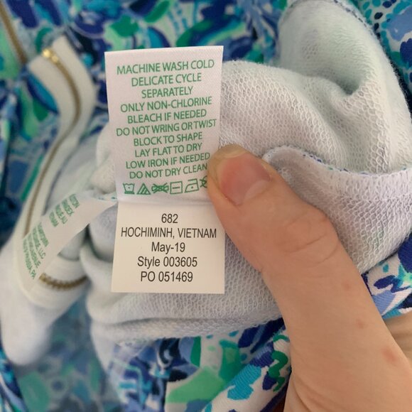 Lilly Pulitzer Leona UPF 50+ Zip-Up Top, High Manetenance, size XS NWT - Picture 8 of 8